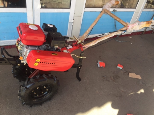 Мотоблок TATA TT-900М red (бензин, 7 л.с., 4.00-8, ремень, чугунный редуктор)