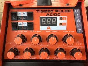 Аргонная сварка Искра Industrial Line TIG 220 Pulse AC/DC